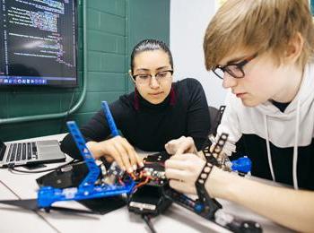 SAT - School of Applied Technology - photo of students working on drones